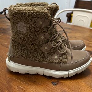 Sorel 8.5 Joan Boots